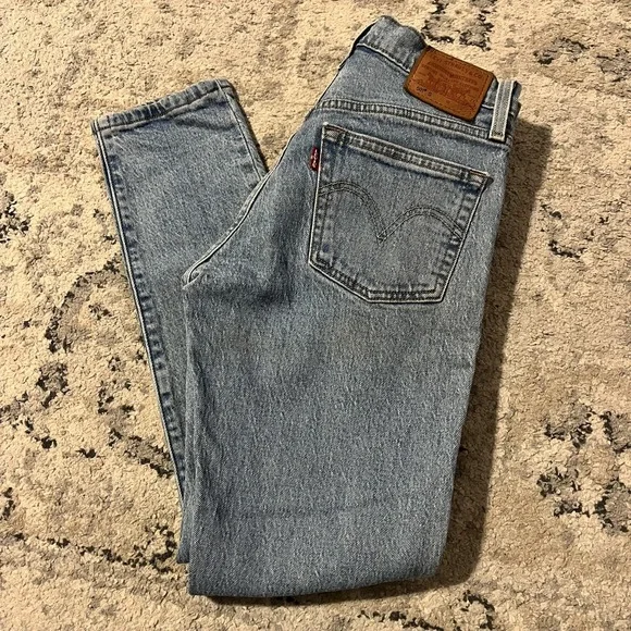 Levi's Women's Light Blue Classic Denim Jeans - Picture 1 of 15